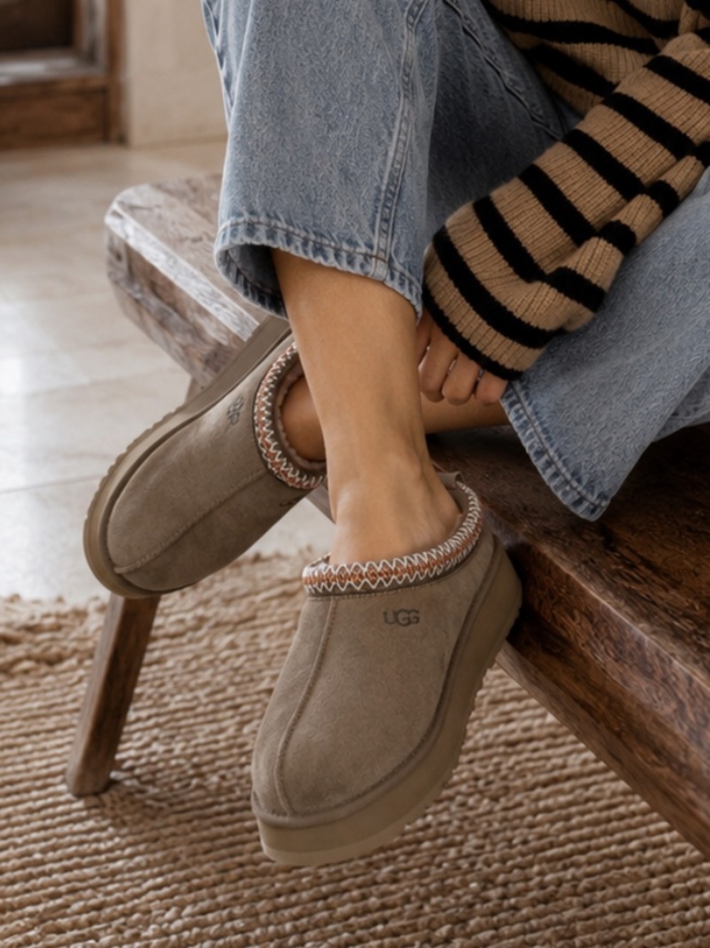Ugg Platform Tazz Slippers in Antilope RARE Women’s Size 9